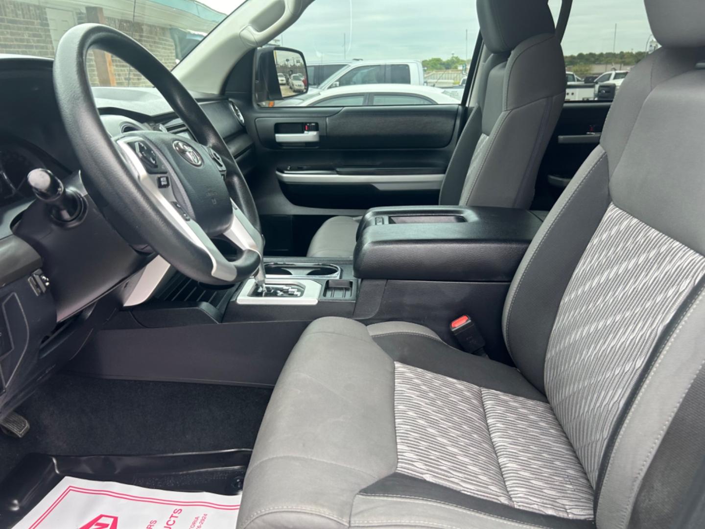 2018 White Toyota Tundra SR5 5.7L V8 CrewMax 4WD (5TFDY5F16JX) with an 5.7L V8 DOHC 32V engine, 6A transmission, located at 1687 Business 35 S, New Braunfels, TX, 78130, (830) 625-7159, 29.655487, -98.051491 - Photo#13